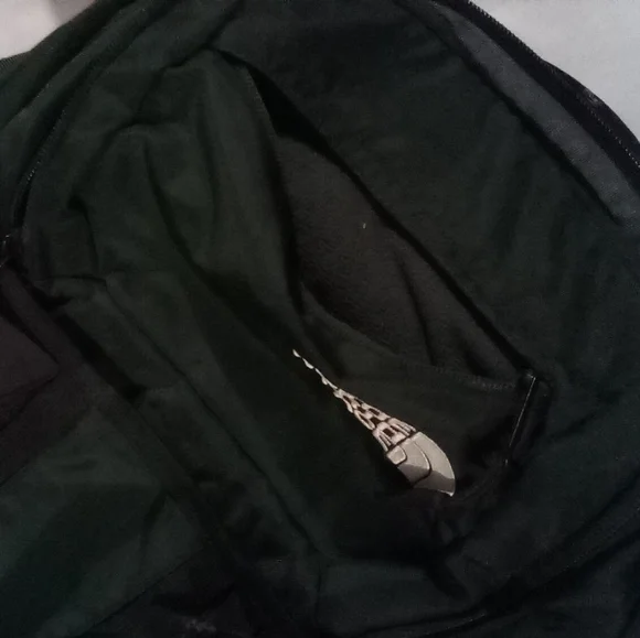 🏞Green North Face Recon Backpack (lots of pockets)🏞